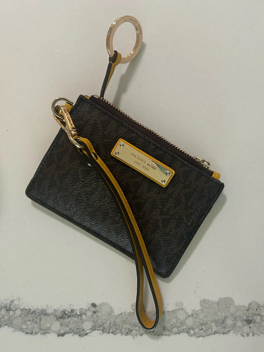 EUC MICHAEL KORS LEATHER TOP ZIP
COIN POUCH ID HOLDER KEYCHAIN (JASMINE YELLOW) - Picture 2 of 8